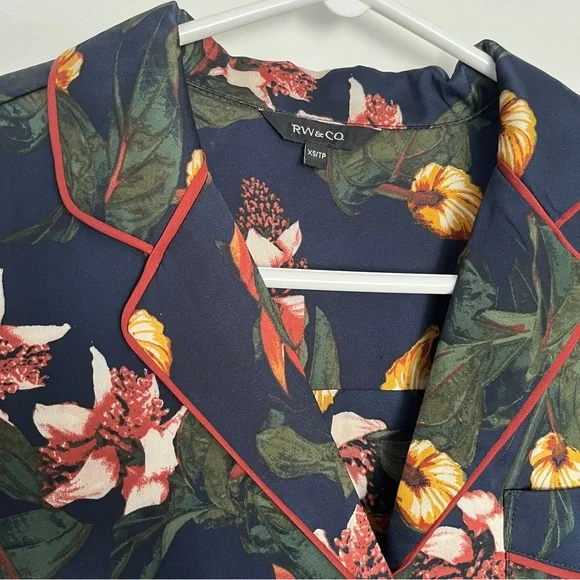 RW blouse - Picture 2 of 3